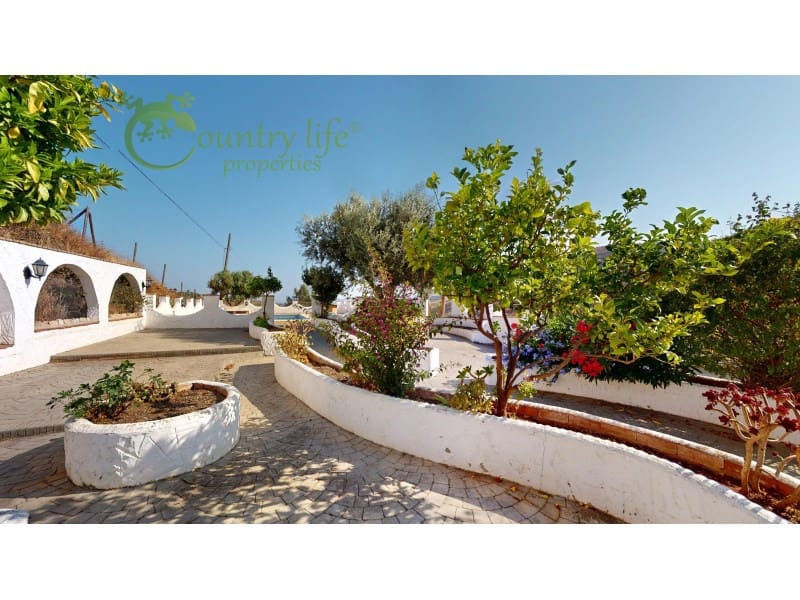 Chalet de 3 habitaciones en Viñuela en venta con piscina - 475.000 € (Ref: 9714754)