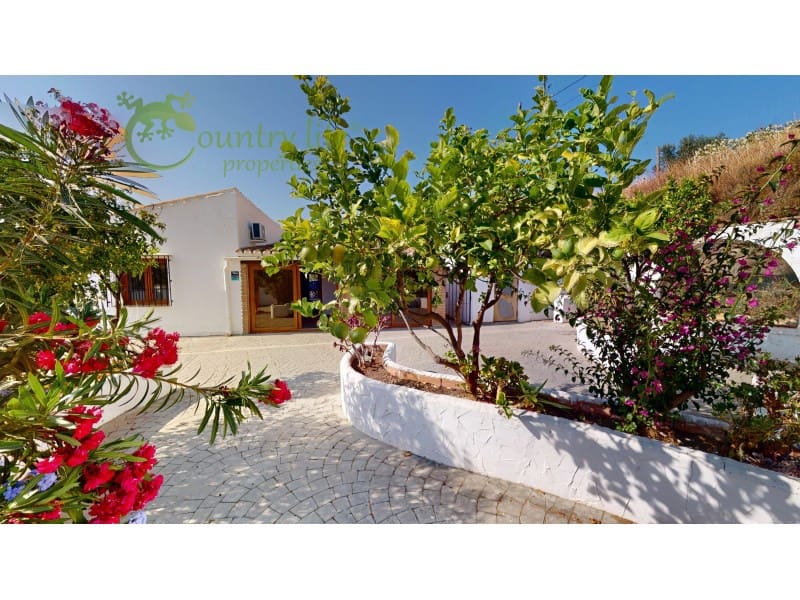 Chalet de 3 habitaciones en Viñuela en venta con piscina - 475.000 € (Ref: 9714754)