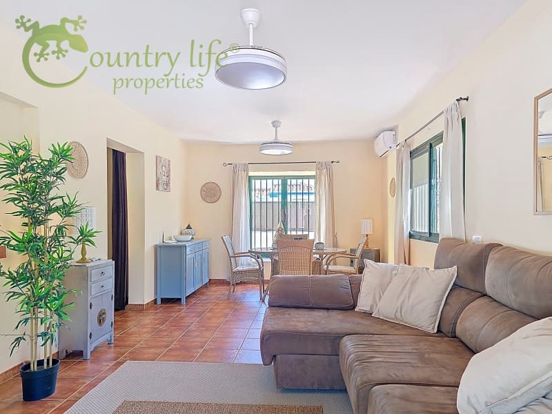 3 bedroom Villa for sale in Alcaucin with pool garage - € 315,000 (Ref: 9735402)