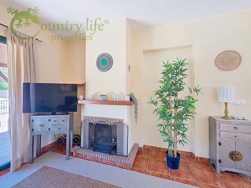 3 bedroom Villa for sale in Alcaucin with pool garage - € 315,000 (Ref: 9735402)