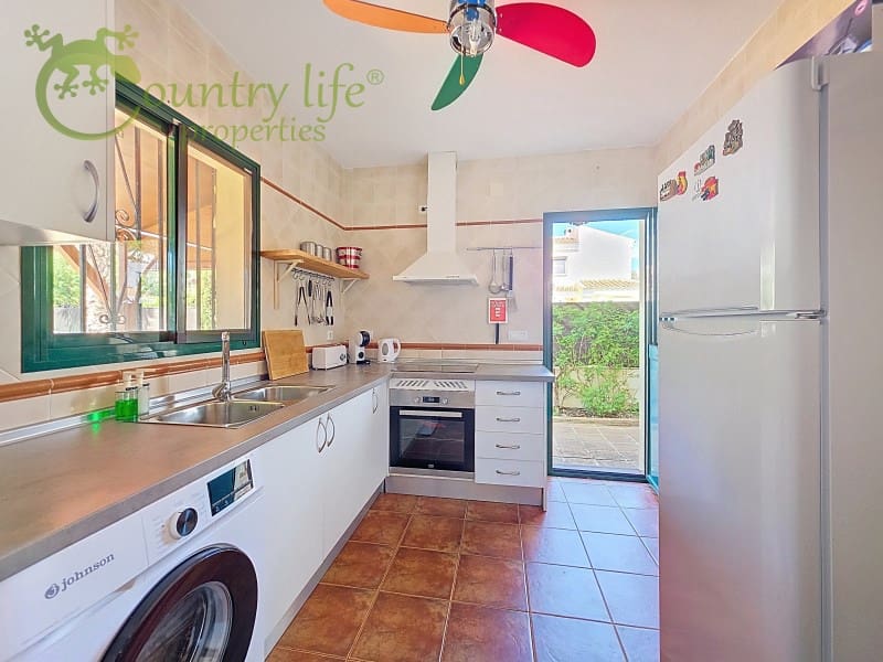 3 bedroom Villa for sale in Alcaucin with pool garage - € 315,000 (Ref: 9735402)