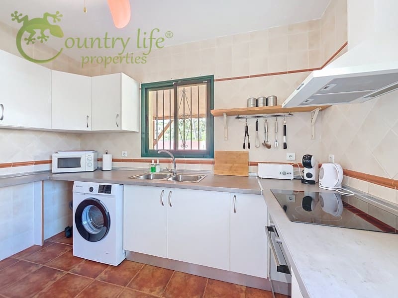 3 bedroom Villa for sale in Alcaucin with pool garage - € 315,000 (Ref: 9735402)