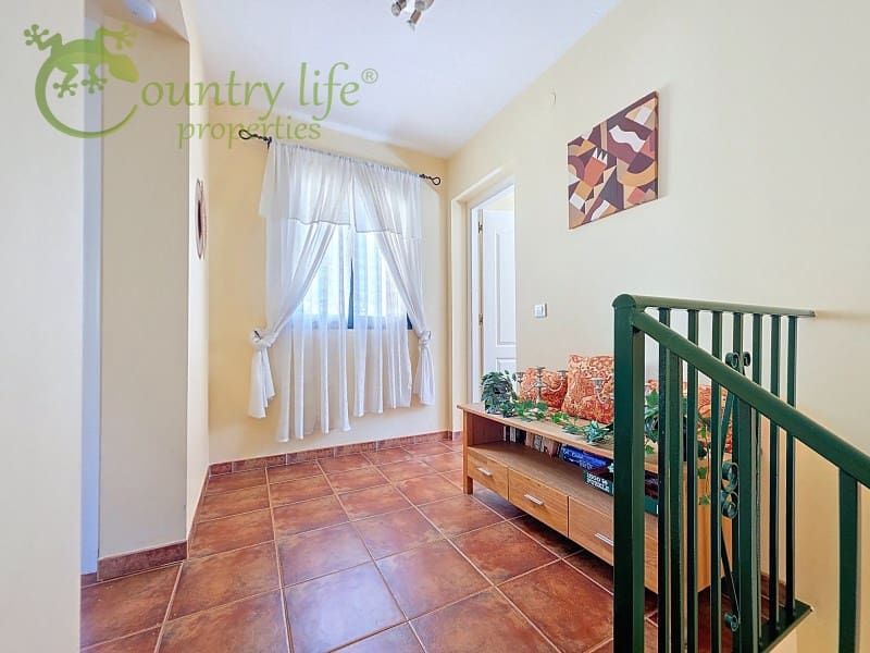 3 bedroom Villa for sale in Alcaucin with pool garage - € 315,000 (Ref: 9735402)