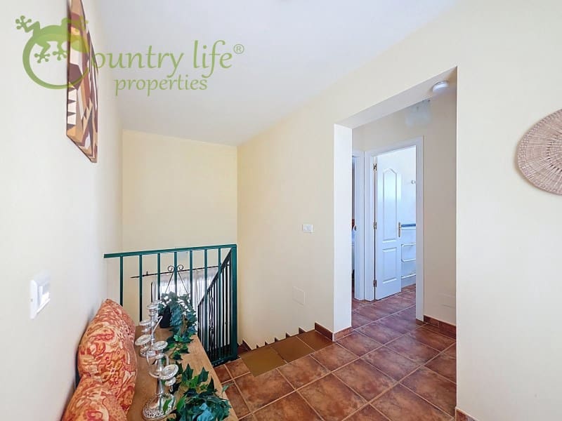 3 bedroom Villa for sale in Alcaucin with pool garage - € 315,000 (Ref: 9735402)