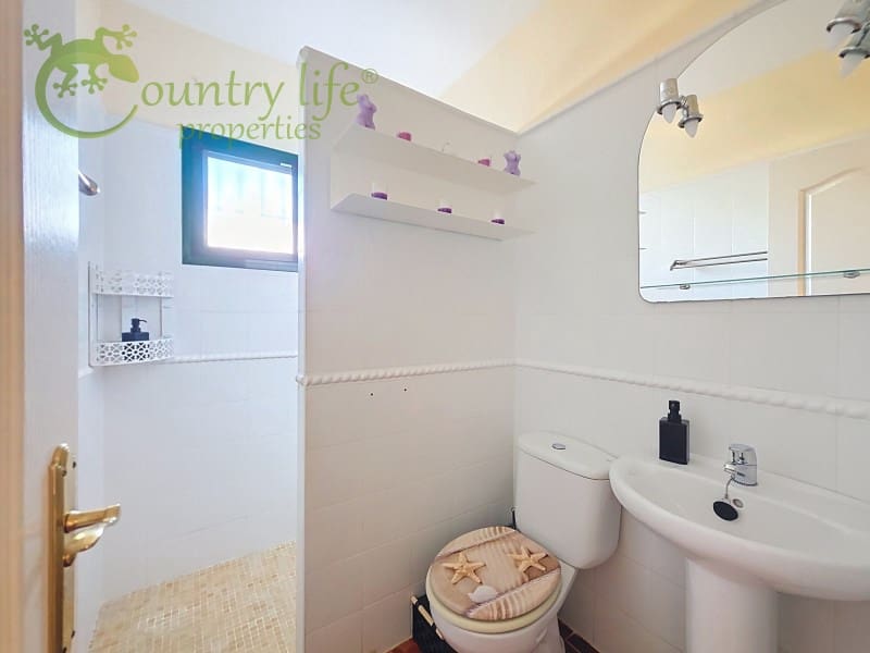 3 bedroom Villa for sale in Alcaucin with pool garage - € 315,000 (Ref: 9735402)