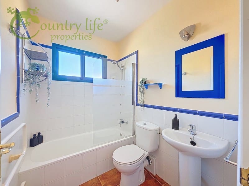 3 bedroom Villa for sale in Alcaucin with pool garage - € 315,000 (Ref: 9735402)