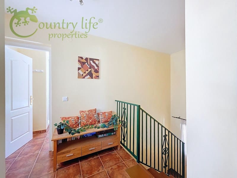 3 bedroom Villa for sale in Alcaucin with pool garage - € 315,000 (Ref: 9735402)