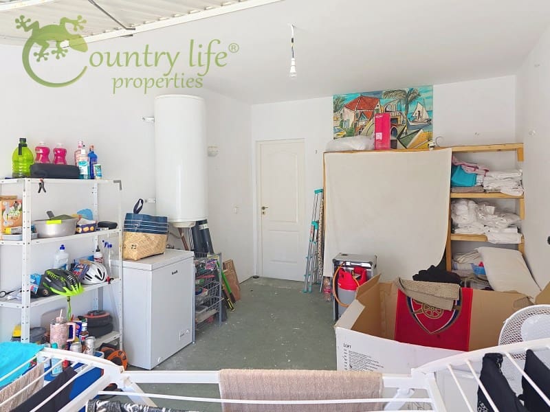 3 bedroom Villa for sale in Alcaucin with pool garage - € 315,000 (Ref: 9735402)