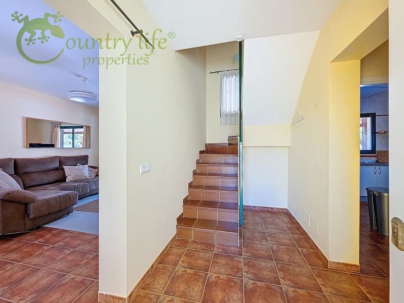 3 bedroom Villa for sale in Alcaucin with pool garage - € 315,000 (Ref: 9735402)