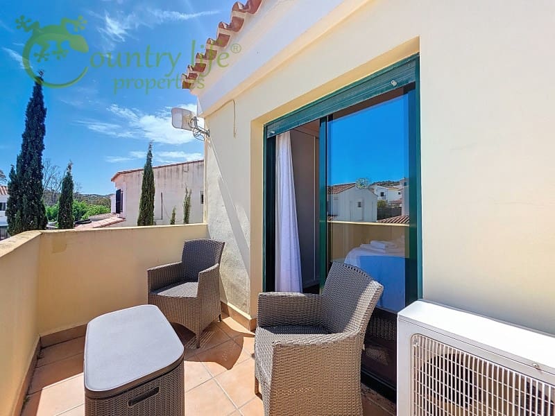 3 bedroom Villa for sale in Alcaucin with pool garage - € 315,000 (Ref: 9735402)