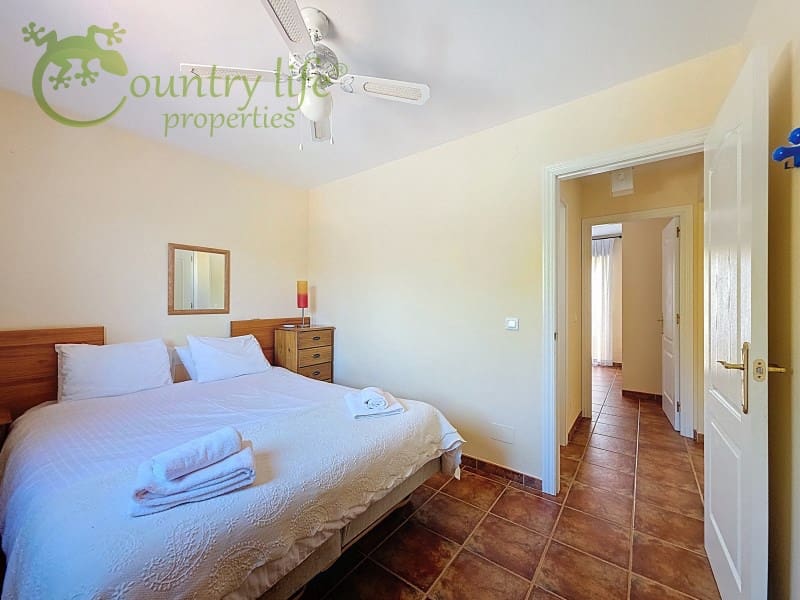 3 bedroom Villa for sale in Alcaucin with pool garage - € 315,000 (Ref: 9735402)