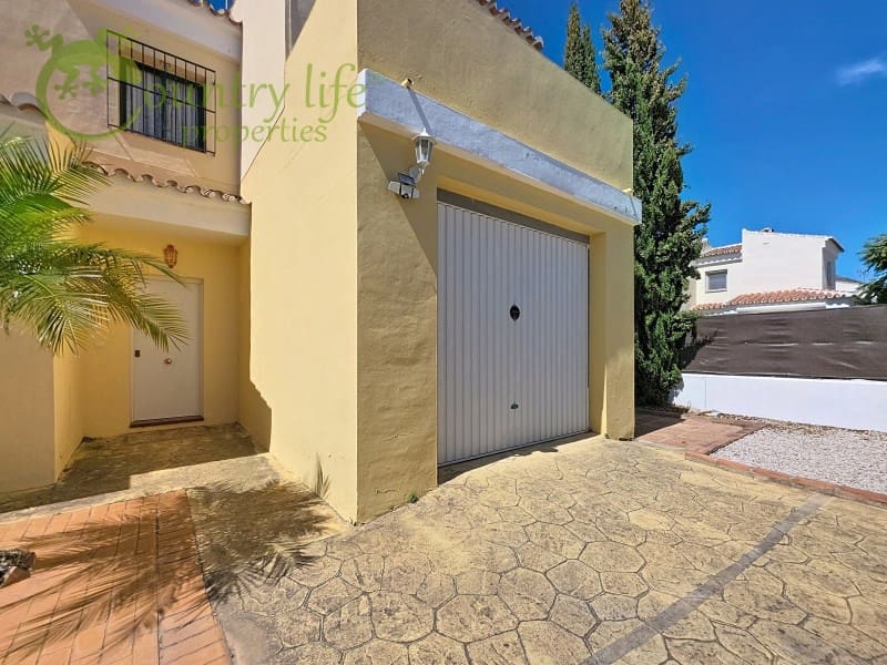 3 bedroom Villa for sale in Alcaucin with pool garage - € 315,000 (Ref: 9735402)