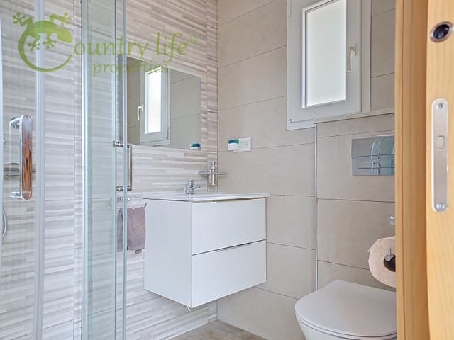 3 makuuhuone Maalaistalo myytävänä paikassa Periana mukana uima-altaan - 259 000 € (Ref: 9813773)