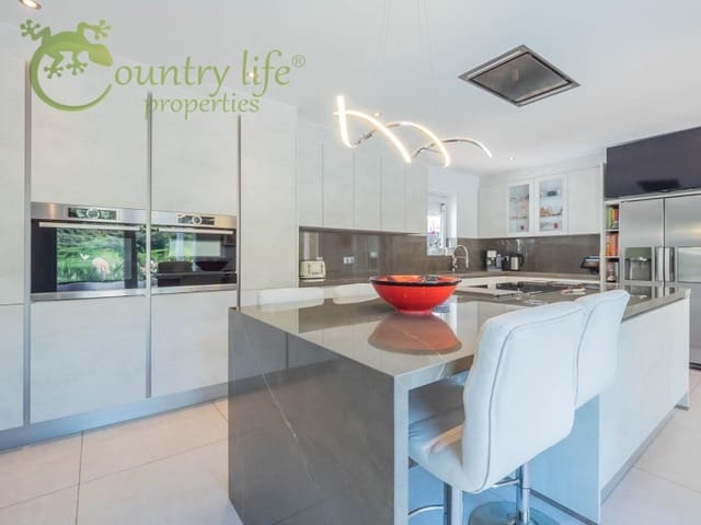 5 soverom Villa til salgs i Arenas - € 730 000 (Ref: 9833675)