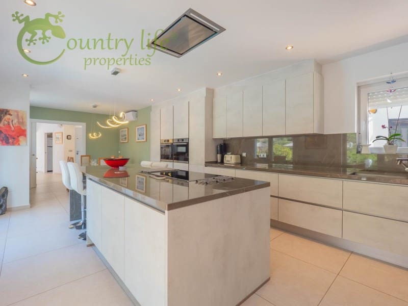 5 slaapkamer Villa te koop in Arenas - € 730.000 (Ref: 9833675)