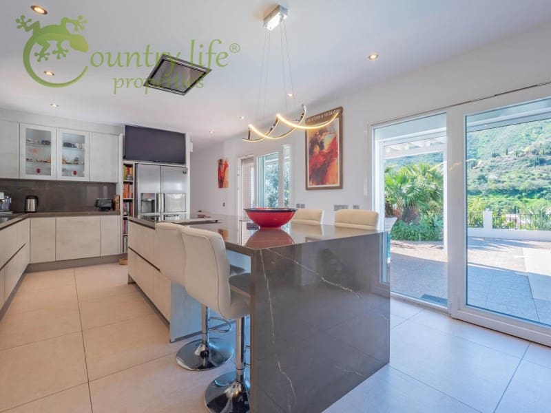 5 slaapkamer Villa te koop in Arenas - € 730.000 (Ref: 9833675)