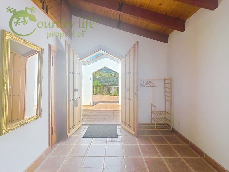 4 bedroom Villa for sale in Sedella - € 499,000 (Ref: 9836246)
