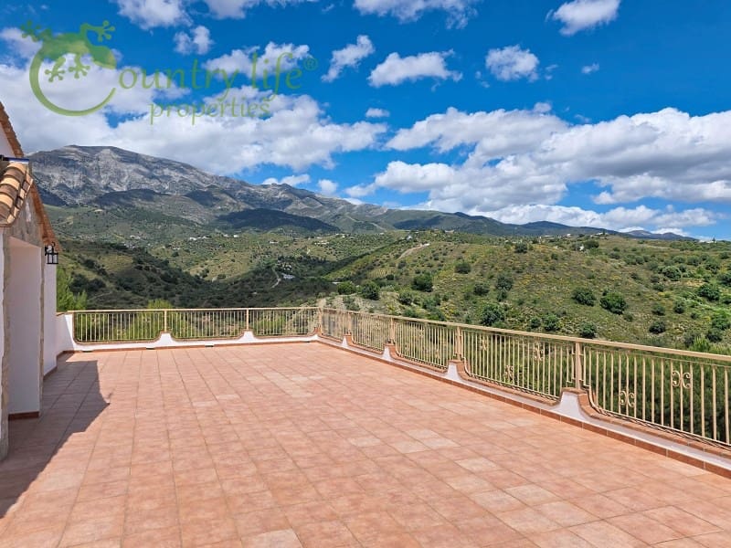 4 bedroom Villa for sale in Sedella - € 499,000 (Ref: 9836246)
