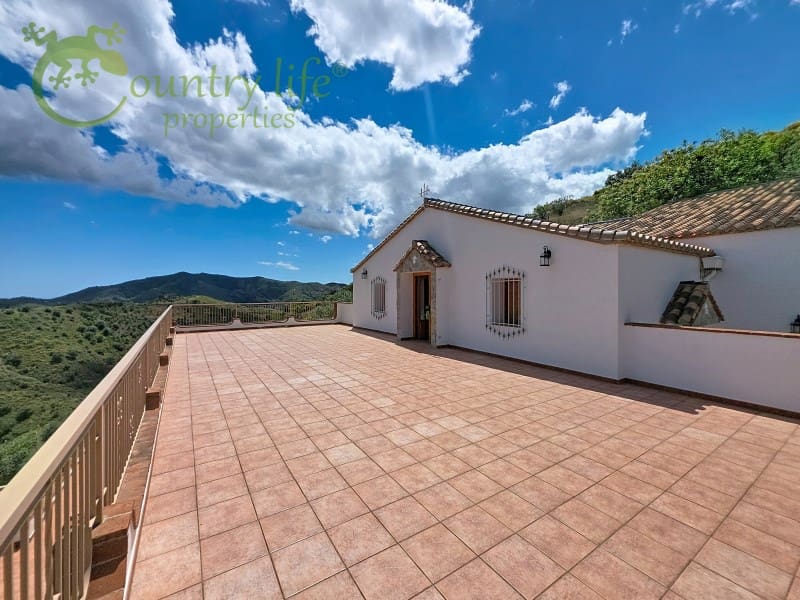 4 bedroom Villa for sale in Sedella - € 499,000 (Ref: 9836246)