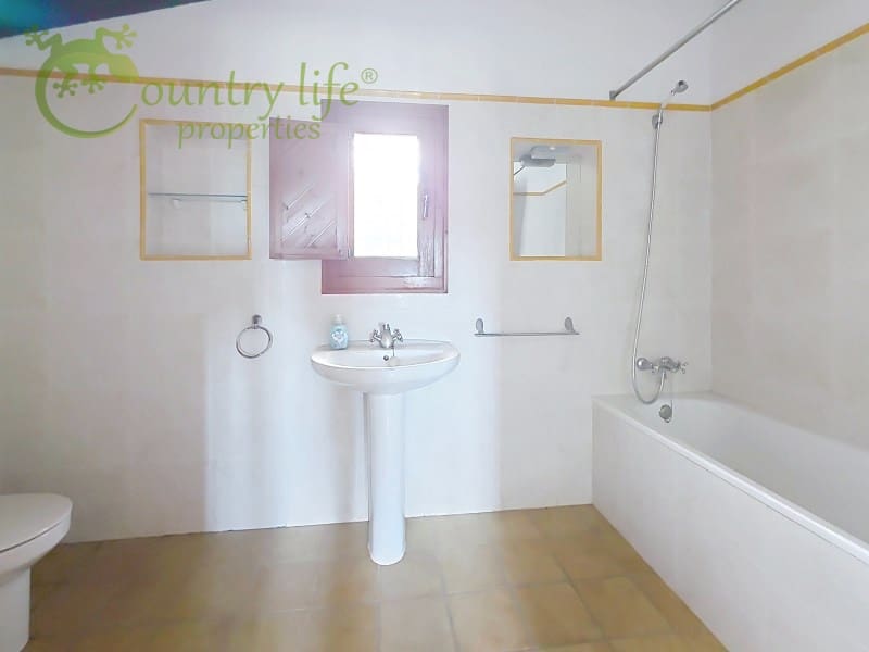 4 bedroom Villa for sale in Sedella - € 499,000 (Ref: 9836246)