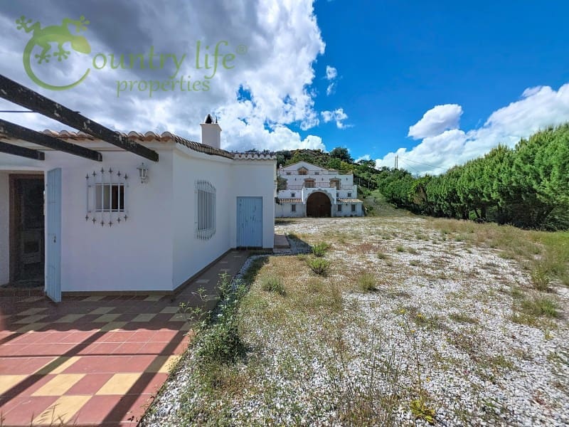 4 bedroom Villa for sale in Sedella - € 499,000 (Ref: 9836246)