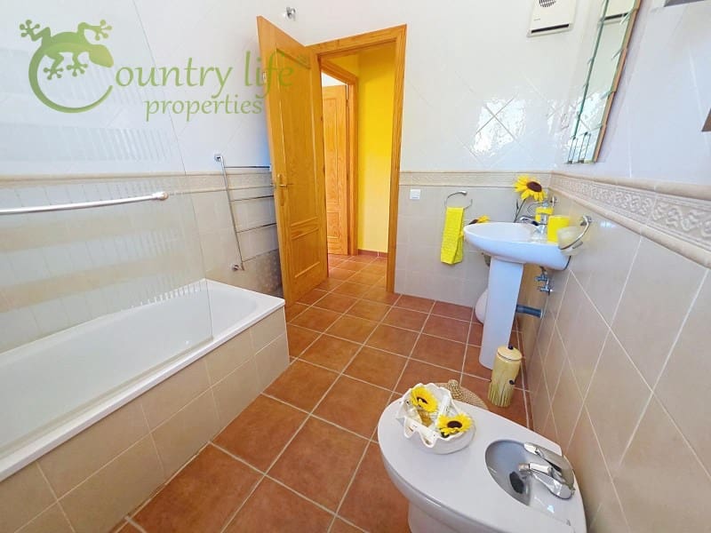3 bedroom Villa for sale in Alcaucin - € 339,000 (Ref: 9855479)