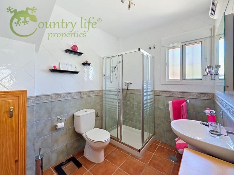 3 bedroom Villa for sale in Alcaucin - € 339,000 (Ref: 9855479)