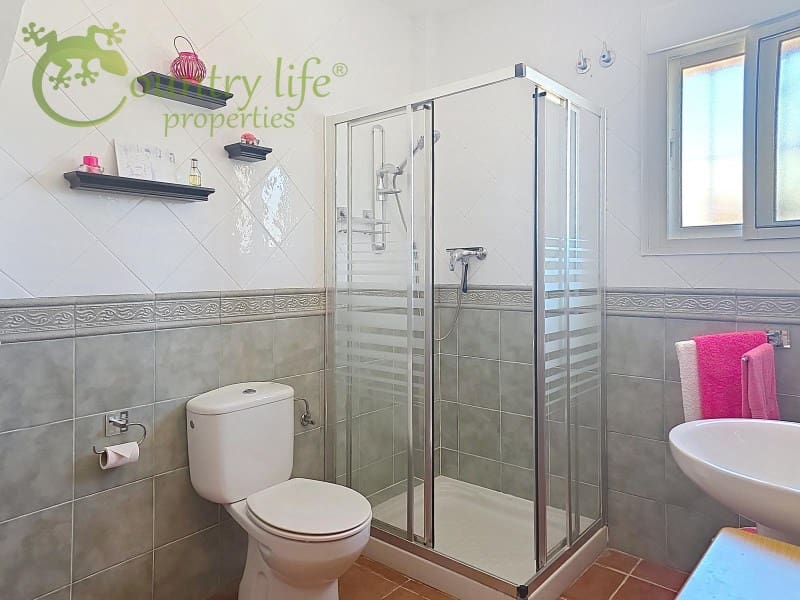 3 bedroom Villa for sale in Alcaucin - € 339,000 (Ref: 9855479)