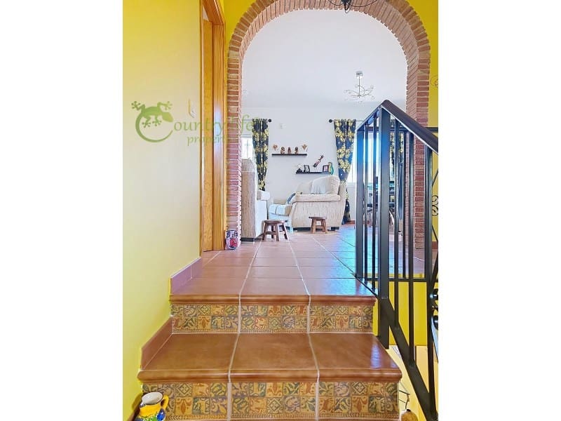 3 bedroom Villa for sale in Alcaucin - € 339,000 (Ref: 9855479)