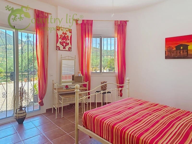 3 bedroom Villa for sale in Alcaucin - € 339,000 (Ref: 9855479)