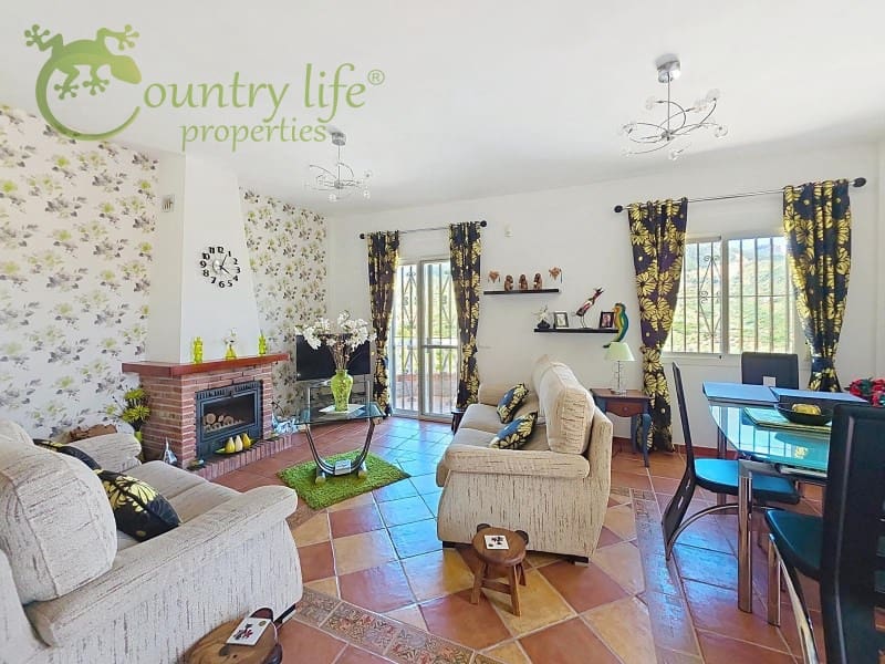 3 bedroom Villa for sale in Alcaucin - € 339,000 (Ref: 9855479)