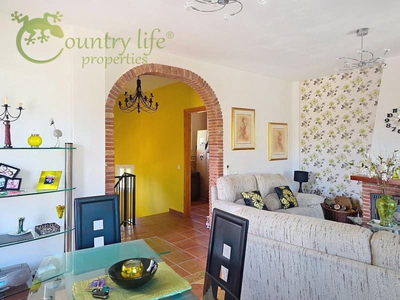 3 bedroom Villa for sale in Alcaucin - € 339,000 (Ref: 9855479)