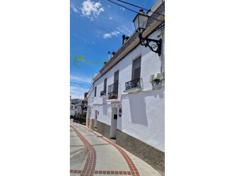 3 bedroom Townhouse for sale in Canillas de Albaida - € 249,500 (Ref: 9880759)