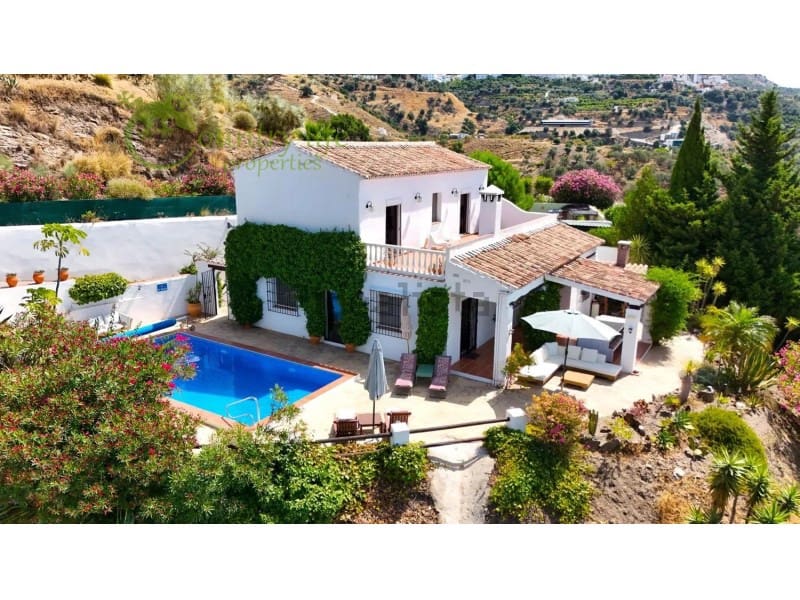 3 soveværelse Finca/Landehus til salg i Canillas de Aceituno - € 499.000 (Ref: 9973000)