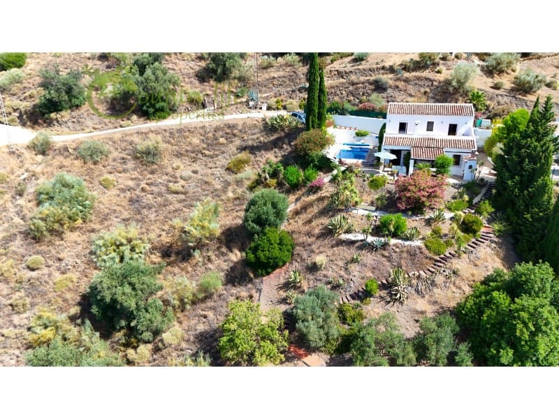 3 Zimmer Finca/Landgut zu verkaufen in Canillas de Aceituno - 499.000 € (Ref: 9973000)