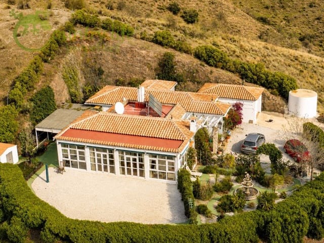 4 sovrum Finca/Hus på landet till salu i Canillas de Aceituno med garage - 345 000 € (Ref: 9999568)