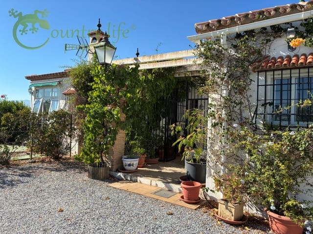 4 sovrum Finca/Hus på landet till salu i Canillas de Aceituno med garage - 345 000 € (Ref: 9999568)