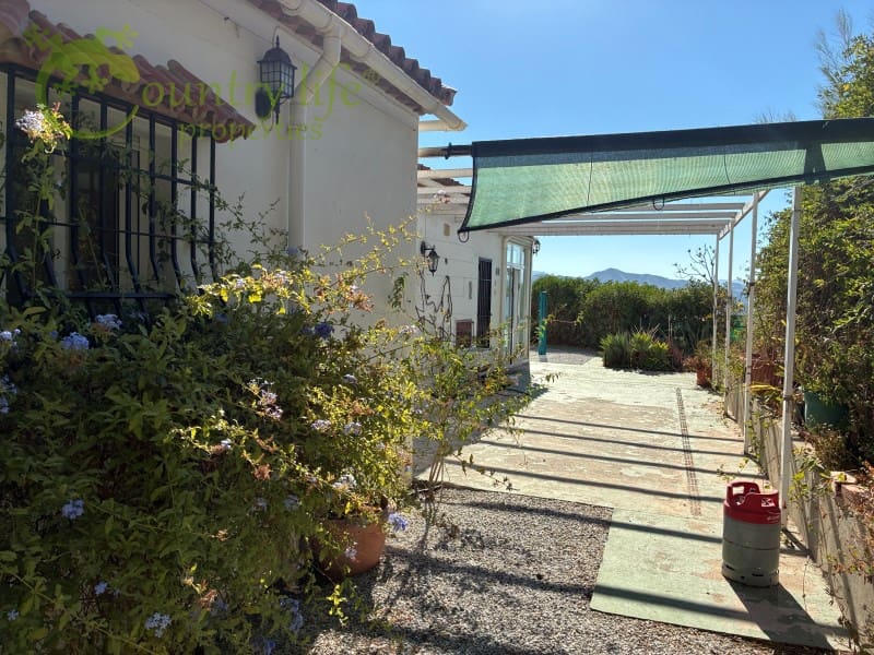 4 sovrum Finca/Hus på landet till salu i Canillas de Aceituno med garage - 345 000 € (Ref: 9999568)