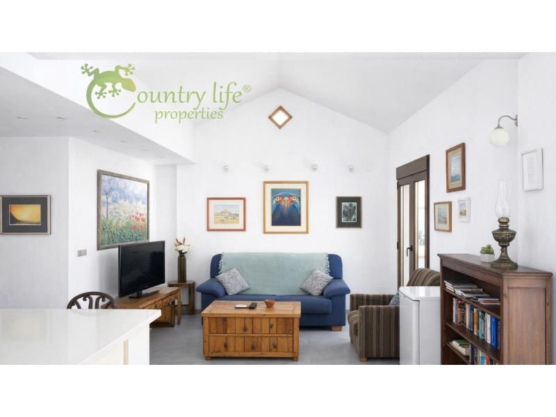 Casa de 3 habitaciones en Canillas de Aceituno en venta - 295.000 € (Ref: 9999569)