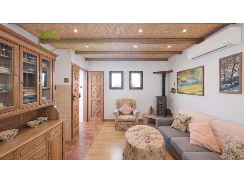 Casa de 3 habitaciones en Canillas de Aceituno en venta - 295.000 € (Ref: 9999569)