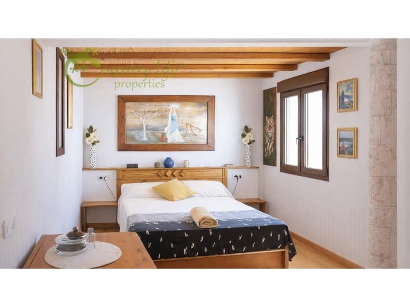 Casa de 3 habitaciones en Canillas de Aceituno en venta - 295.000 € (Ref: 9999569)