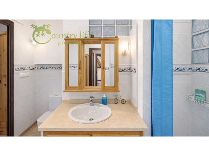 Casa de 3 habitaciones en Canillas de Aceituno en venta - 295.000 € (Ref: 9999569)