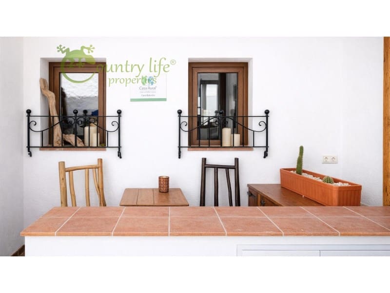 Casa de 3 habitaciones en Canillas de Aceituno en venta - 295.000 € (Ref: 9999569)