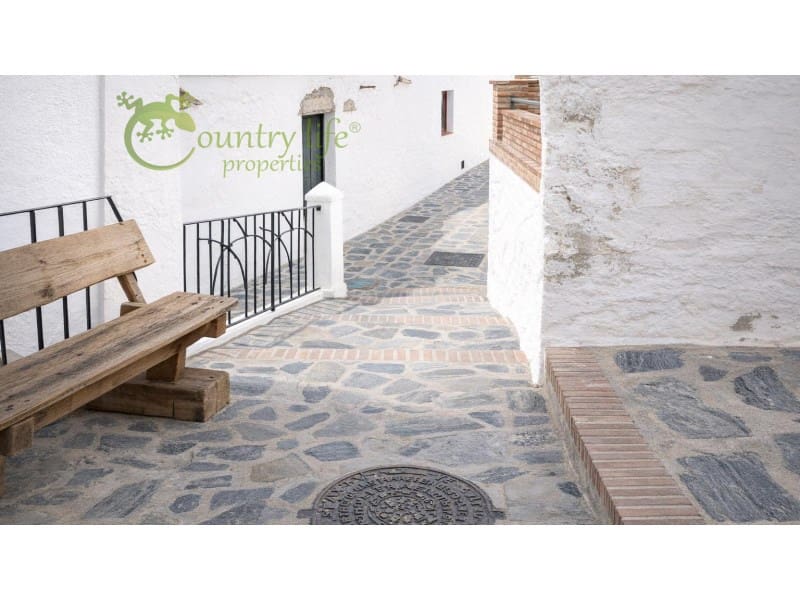Casa de 3 habitaciones en Canillas de Aceituno en venta - 295.000 € (Ref: 9999569)