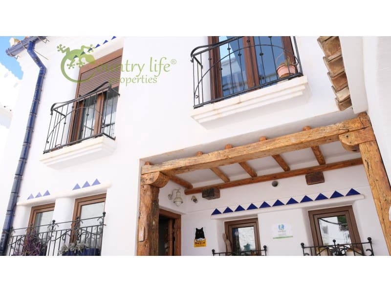 Casa de 3 habitaciones en Canillas de Aceituno en venta - 295.000 € (Ref: 9999569)