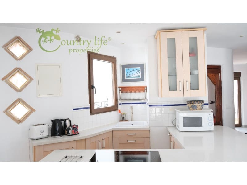 Casa de 3 habitaciones en Canillas de Aceituno en venta - 295.000 € (Ref: 9999569)
