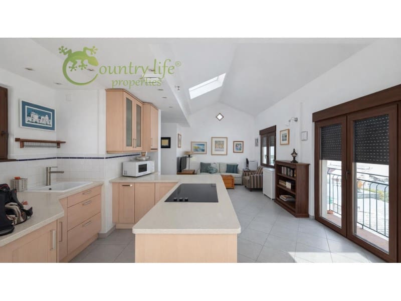 Casa de 3 habitaciones en Canillas de Aceituno en venta - 295.000 € (Ref: 9999569)