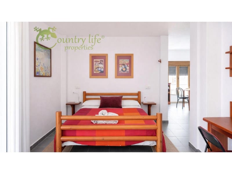 Casa de 3 habitaciones en Canillas de Aceituno en venta - 295.000 € (Ref: 9999569)