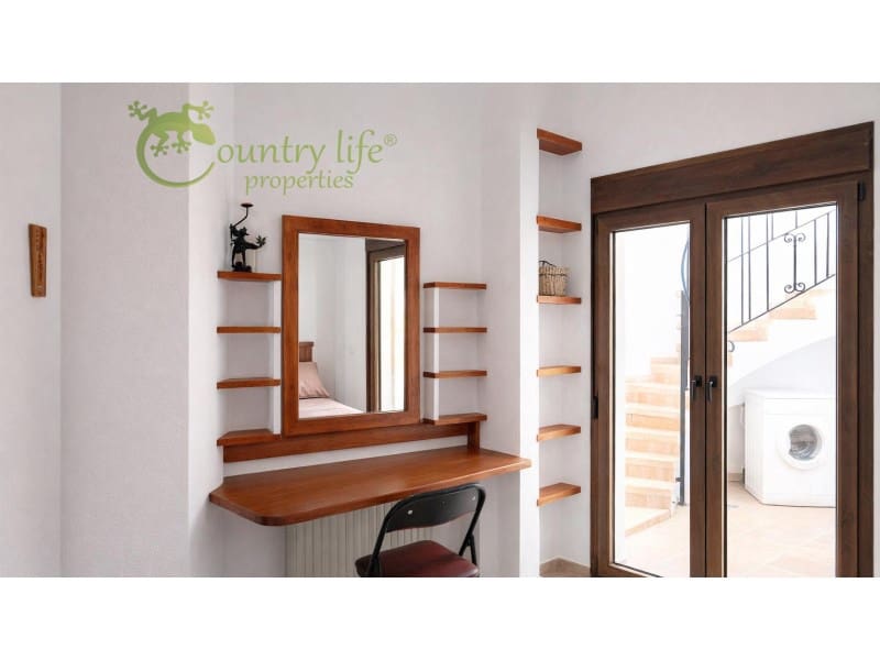 Casa de 3 habitaciones en Canillas de Aceituno en venta - 295.000 € (Ref: 9999569)
