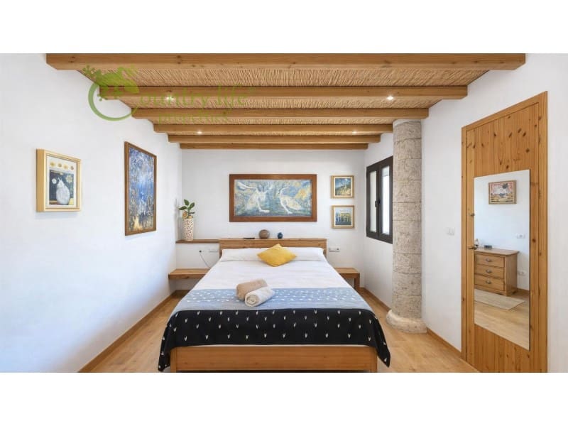 Casa de 3 habitaciones en Canillas de Aceituno en venta - 295.000 € (Ref: 9999569)